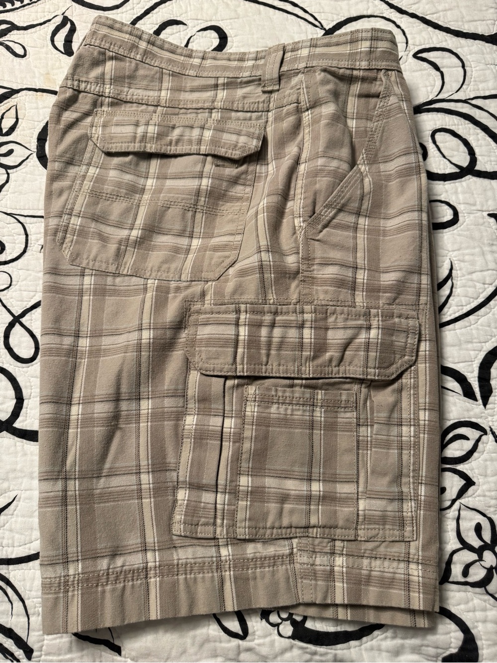 Bass Pro Shops- Red Head Men's Plaid Cargo Shorts - Beige